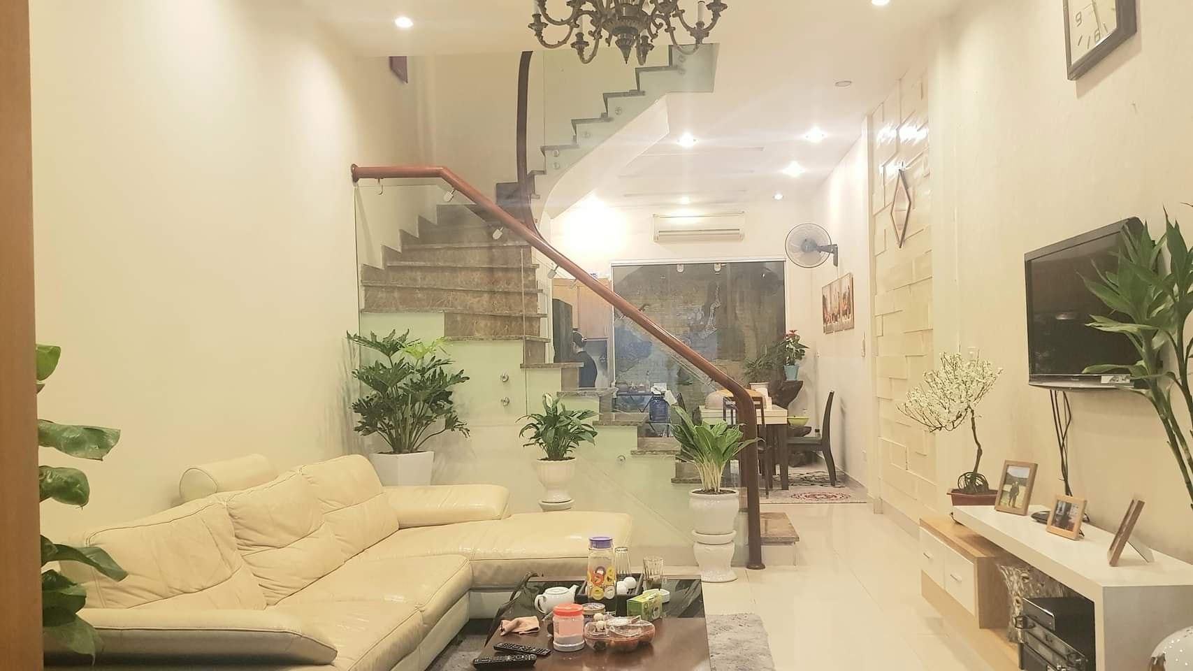 BÁN NHÀ NGÕ THÔNG, KINH DOANH, TẶNG FULL NỘI THẤT. PHẠM VĂNN ĐỒNG CẦU GIẤY HANOI