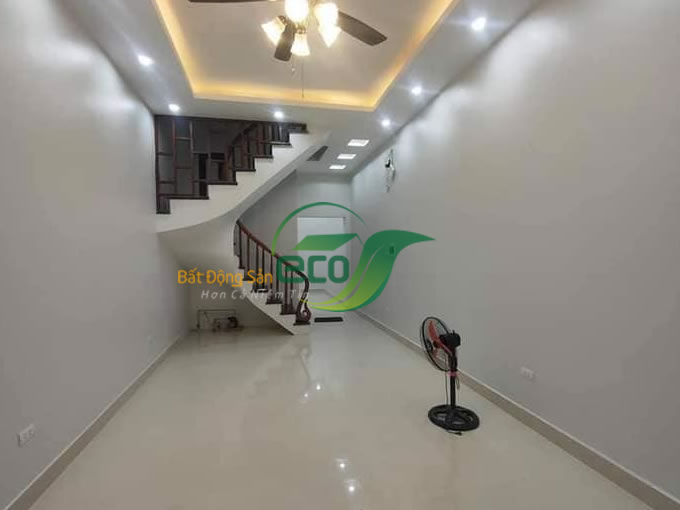 Nhà phố Nguyễn Văn Cừ, Long Biên, tặng full nội thất, giá 3.35 tỷ