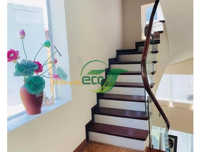 Bán nhà Bồ Đề, Long Biên, diện tích 34m2, 5 tầng, giá hơn 3 tỷ