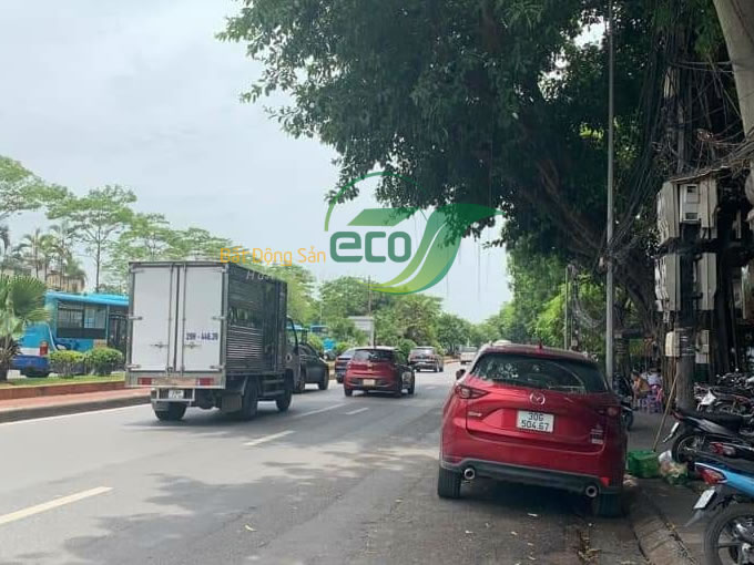 Bán nhà mặt phố Yên Phụ, Ba Đình, diện tích 200m2, mặt tiền 9.6m, giá chào 70 tỷ, (có thương lượng)