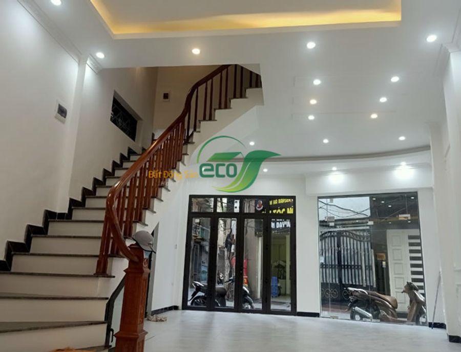 Bán nhà lô góc Vương Thừa Vũ, ô tô tránh, diện tích 50m2, 4 tầng, mặt tiền 16m, giá chào 6.2 tỷ