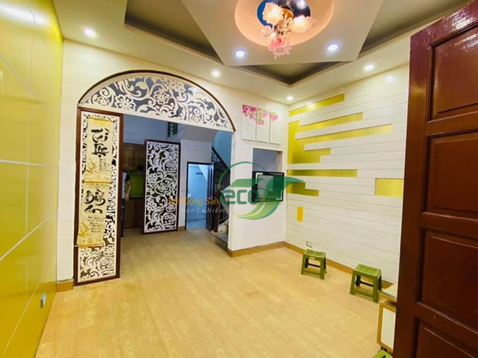 Bán nhà riêng ngay sát Ngã Tư Sở, diện tích 32/35m2, 4 tầng, mặt tiền 4m, giá chào 3.95 tỷ