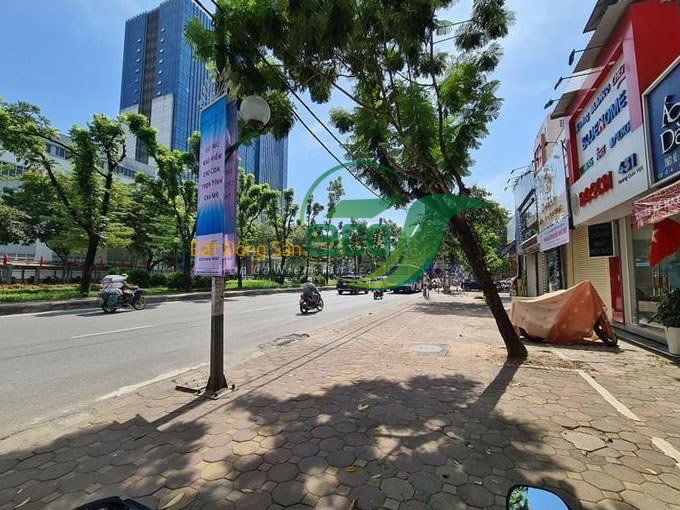 Bán nhà mặt phố Hoàng Quốc Việt, diện tích 80m2, 5 tầng, mặt tiền 4.5m, giá chào 31 tỷ, (có thương lượng)