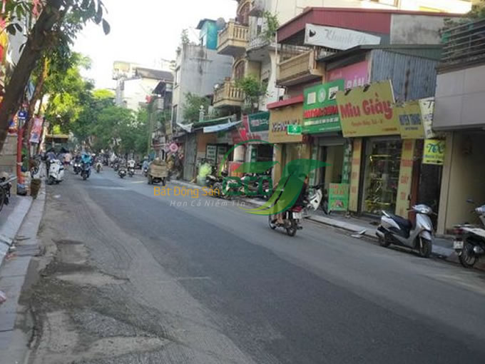 Bán nhà mặt phố Thụy Khuê, Tây Hồ, diện tích 200m2, mt 11.6m, giá chào 44.8 tỷ, (có thương lượng)