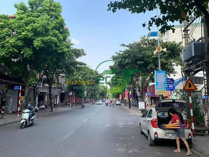 Bán nhà mặt phố Ngọc Lâm, diện tích 62m2, 4 tầng, giá chào 15.x tỷ, (có thương lượng)