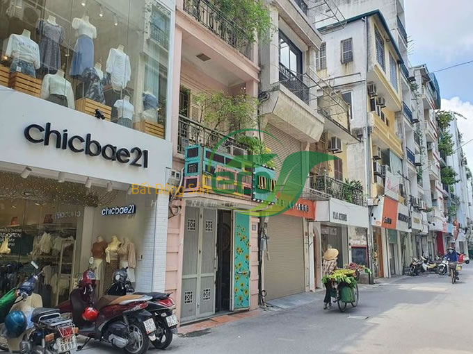 Bán nhà mặt phố Đặng Văn Ngữ - diện tích 163m2, mặt tiền 6.3m, giá chào 30.x tỷ, (có thương lượng)