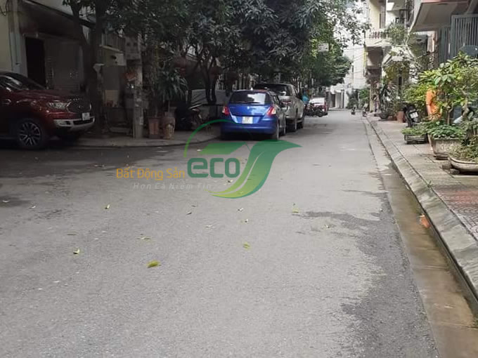 Bán nhà phố Ngọc Lâm,  diện tích 50m2, 6 tầng (thang máy), giá chào 8.x tỷ, (có thương lượng)
