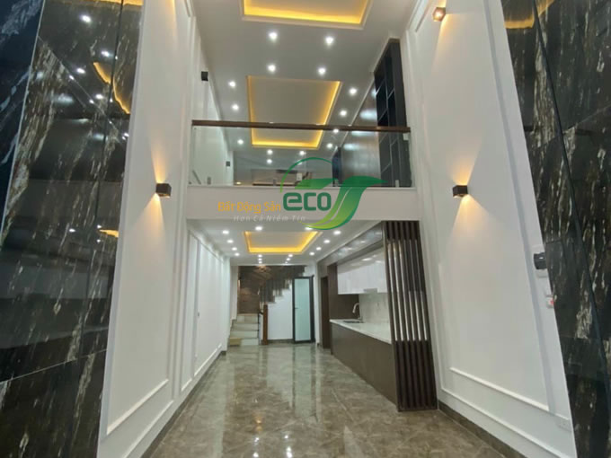 Bán nhà 6 tầng Cù Chính Lan