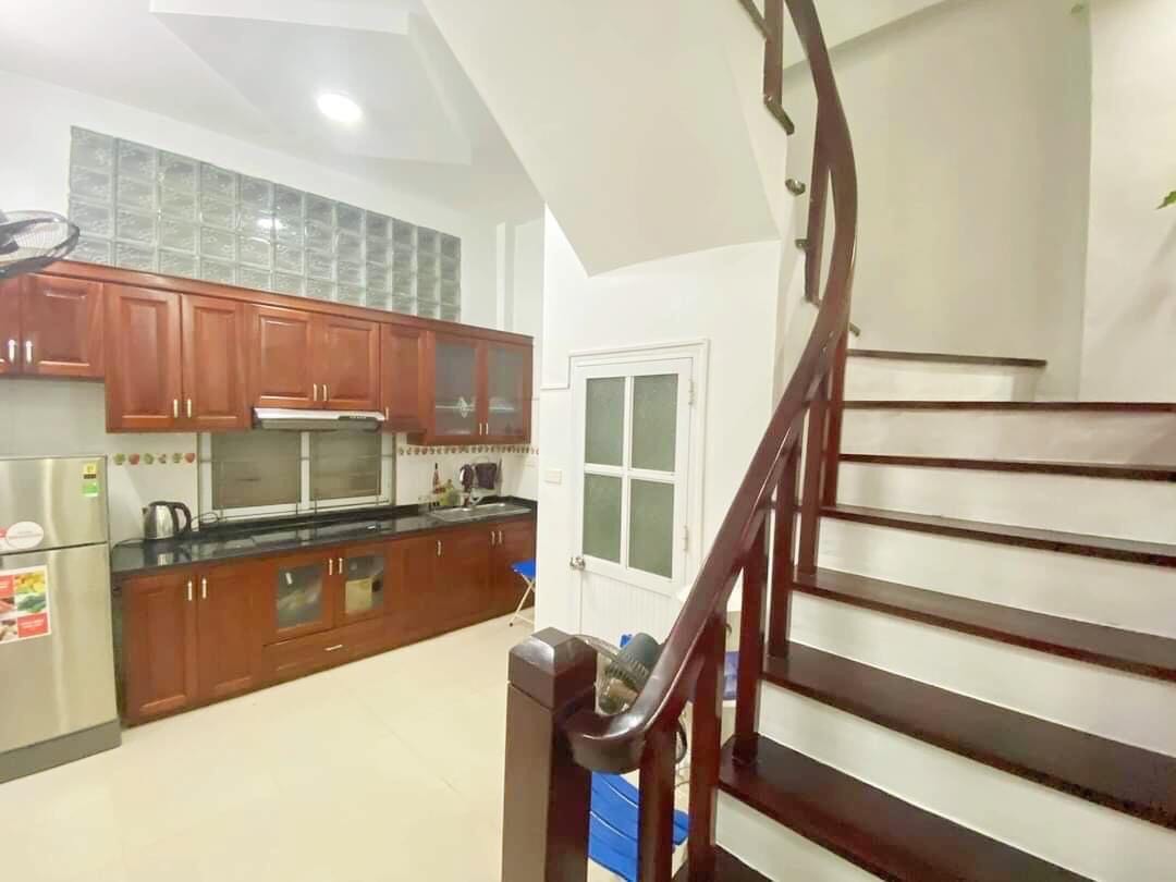 * Chỉ 1,4 tỷ có ngay căn nhà xây mới 3 tầng về ở ngay..Nằm giữa các khu đô thị mới, được thừa hưởng đầy đủ dịch vụ và tiện ích