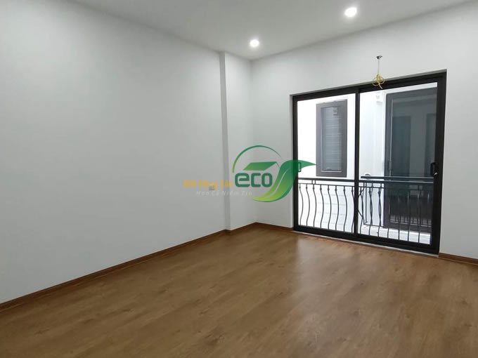 Bán nhà 5 tầng mới hoàn thiện khu vực Long Biên