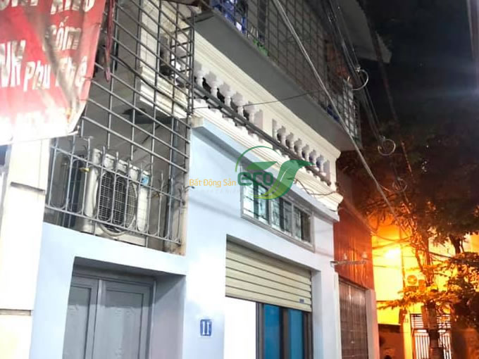 Bán nhà riêng tại Trần Thái Tông, Cầu Giấy diện tích 40m2, số tầng 3, mặt tiền 5.4m, giá chào 4.35 tỷ