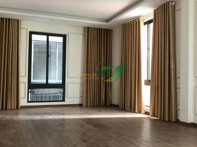 Bán nhà riêng tại Trần Thái Tông, Cầu Giấy diện tích 40m2, số tầng 5, mặt tiền 4.5m, giá chào 5.6 tỷ