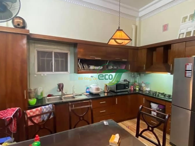 Bán nhà riêng tại Quan Hoa, Cầu Giấy diện tích 39m2, số tầng 5, mặt tiền 4m, giá chào 5.75 tỷ