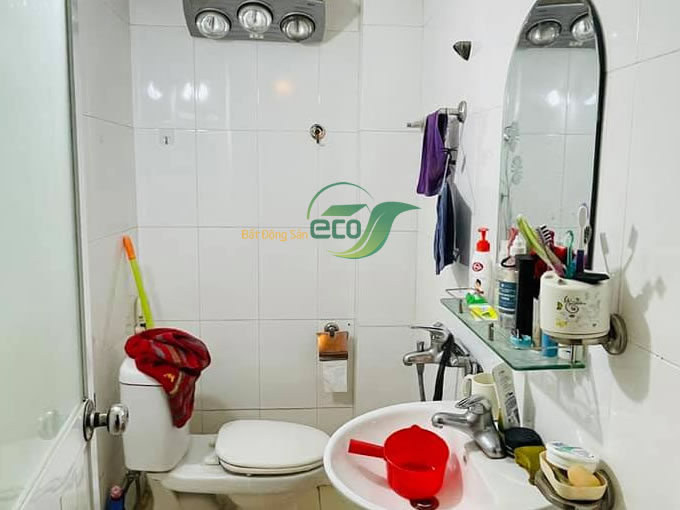 Bán nhà riêng tại Trần Thái Tông, Cầu Giấy diện tích 41m2, số tầng 4, mặt tiền 5.3m, giá chào 4.25 tỷ