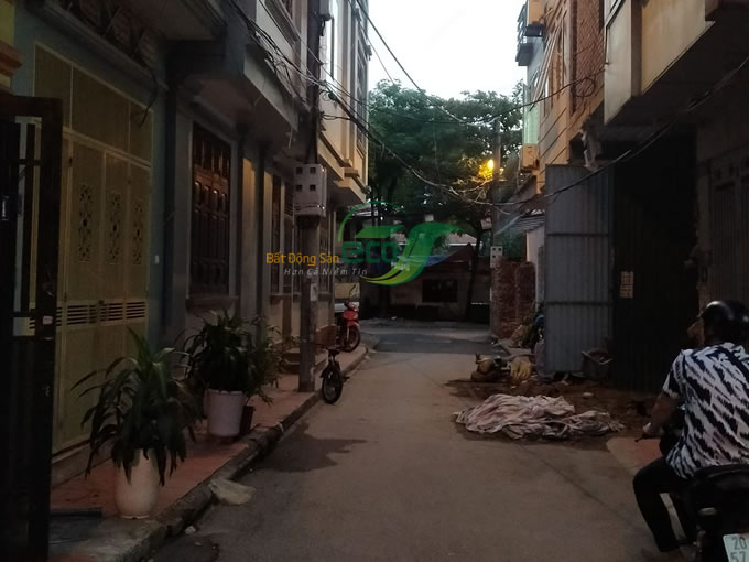 Bán nhà riêng tại Phạm Thận Duật, Cầu Giấy diện tích 54m2, nhà cấp 4, mặt tiền 3.3m, giá chào 7.3 tỷ