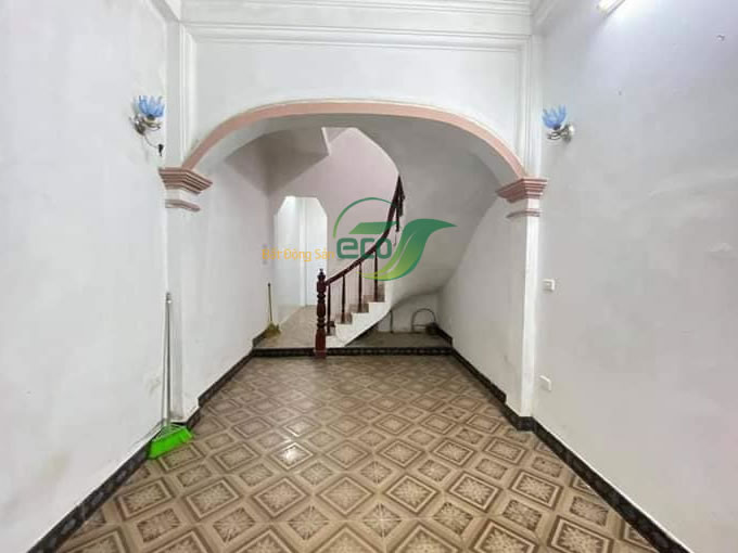 Bán nhà riêng tại Dương quảng Hàm, Cầu Giấy diện tích 37m2, số tầng 3, mặt tiền 3.3m, giá chào 4.38 tỷ
