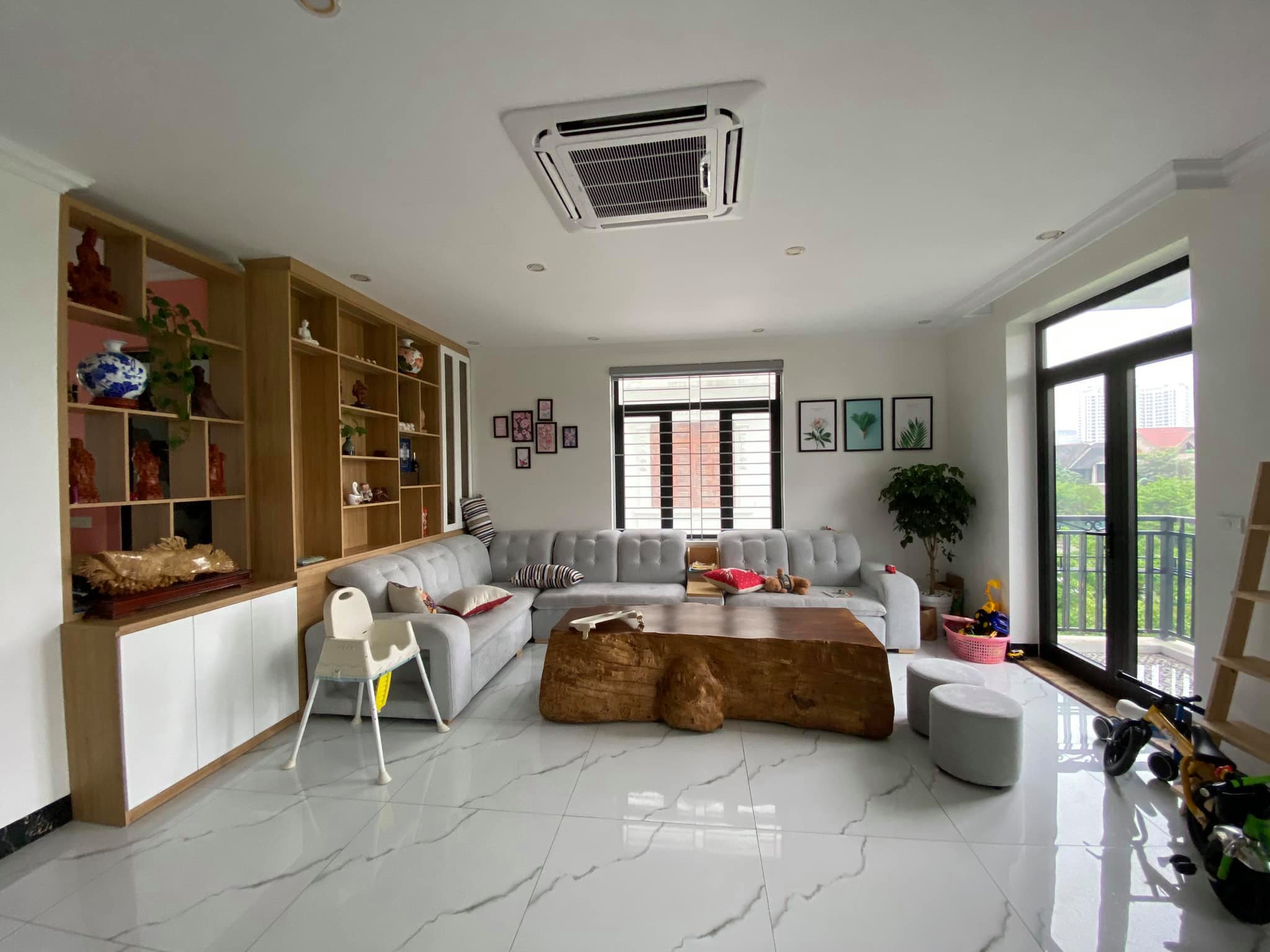BÁN NHÀ LIỀN KỀ KĐT TP GIAO LƯU VỊ TRÍ ĐẸP, VỈA HÈ SIÊU TO, LÔ GÓC 3 MẶT, DT 119M2, MT 7,5, GIÁ 33.5 TỶ