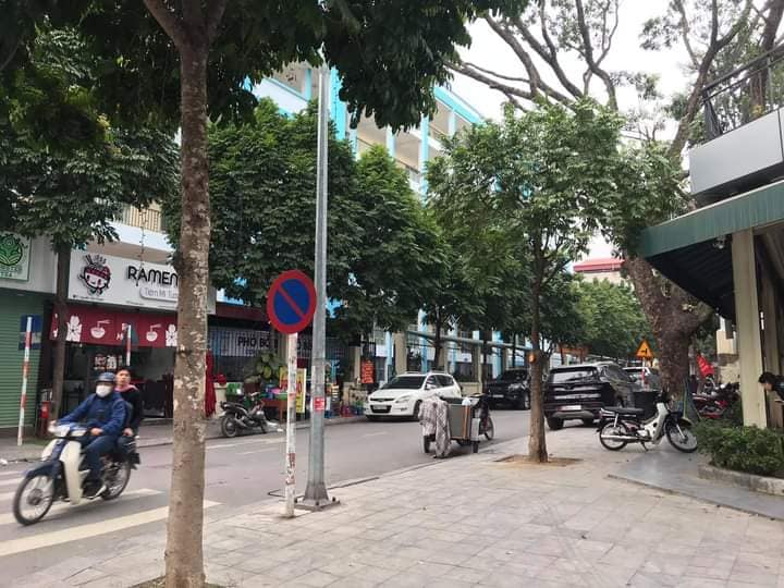 BÁN GẤP NHÀ MẶT PHỐ TRUNG KÍNH, MẶT TIỀN KHỦNG, DÂN CHÍ CAO, DT 138M2, GIÁ 41 TỶ