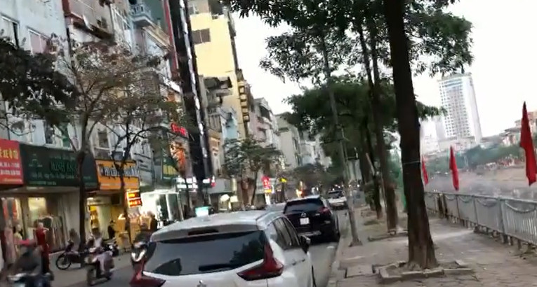 BÁN KHÁCH SAN 3 SAO TRUNG KÍNH, DT 150M2, GIÁ 48 TỶ