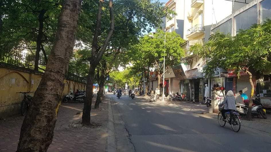 CC BÁN NHÀ TRUNG KÍNH- MẶT PHỐ VIP - MẶT TIỀN TO - OTO ĐỖ CỬA- DT 138M2 - GIÁ 41 TỶ