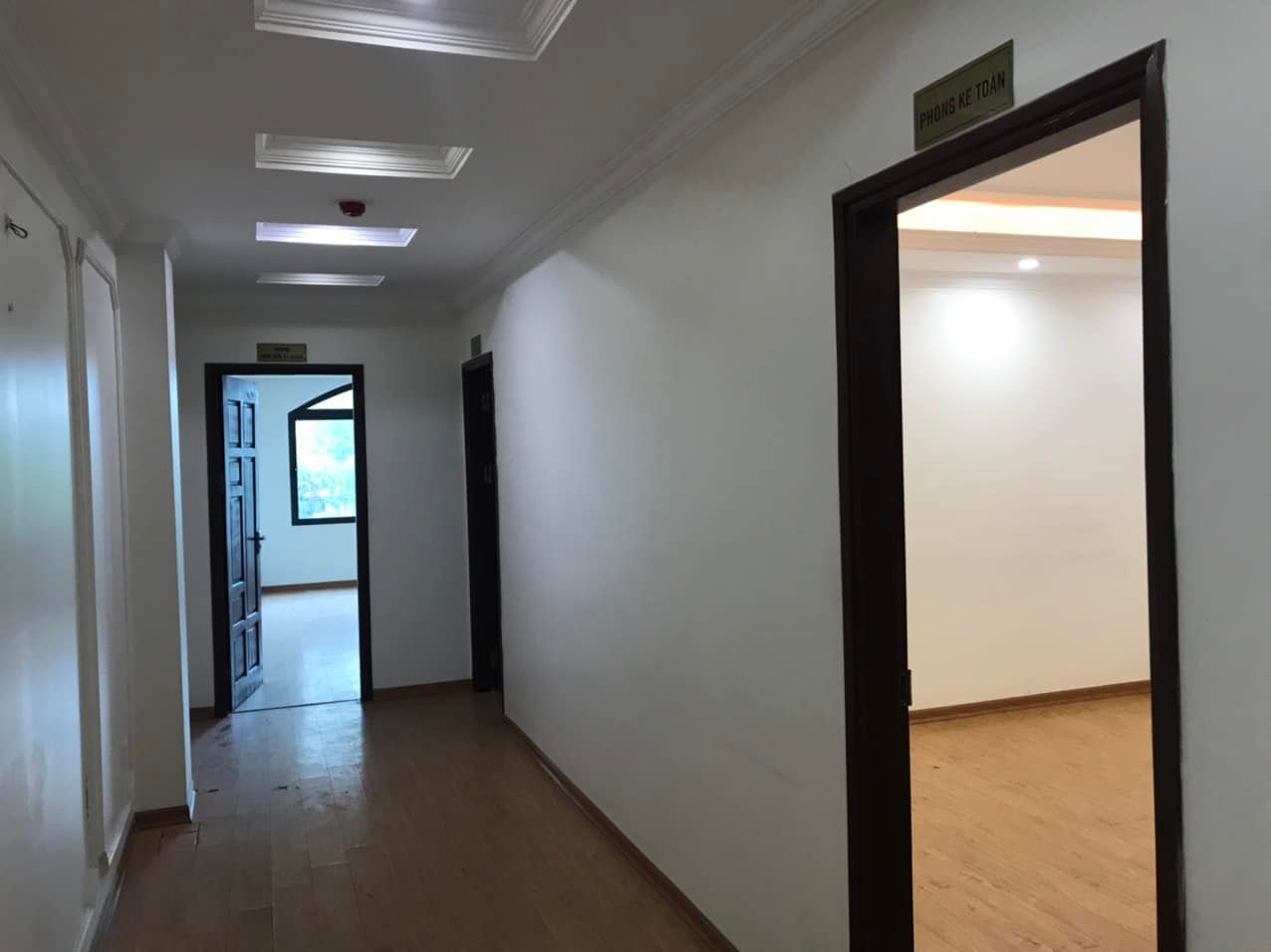 CẦN BÁN TÒA NHÀ MẶT PHỐ MẠC THÁI TÔNG, HẠ TẦNG ĐẸP NHẤT QUẬN, DT 105M2, GIÁ 50 TỶ