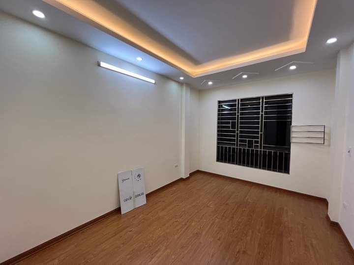 CC CẦN BÁN NHÀ LÔ GÓC CẦU GIẤY, KINH DOANH, DT 40M2, GIÁ 6.9 TỶ