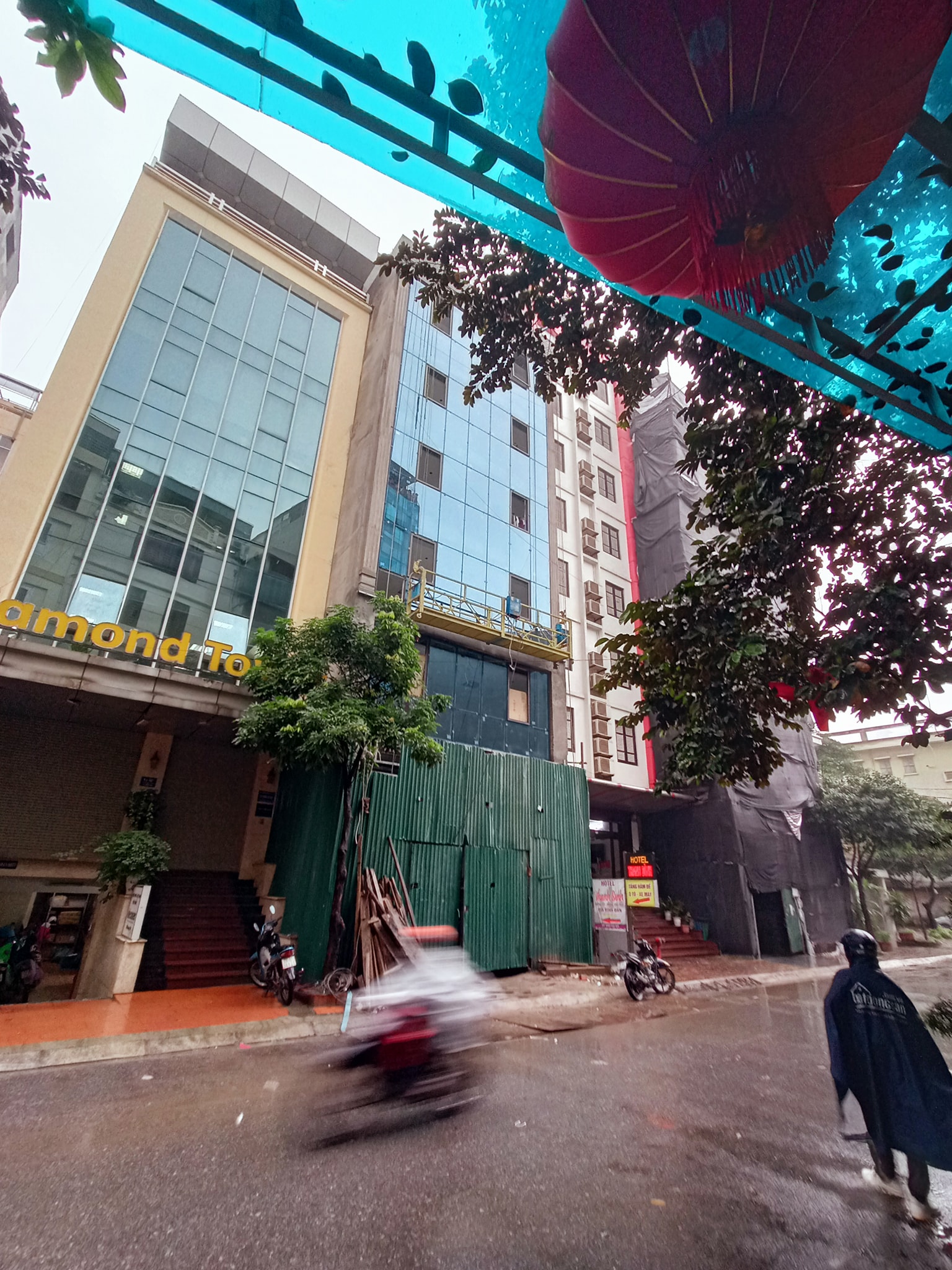 BÁN TÒA NHÀ VĂN PHÒNG PHÚ MỸ, VỈA HÈ RỘNG, DT 105M2, GIÁ 35 TỶ