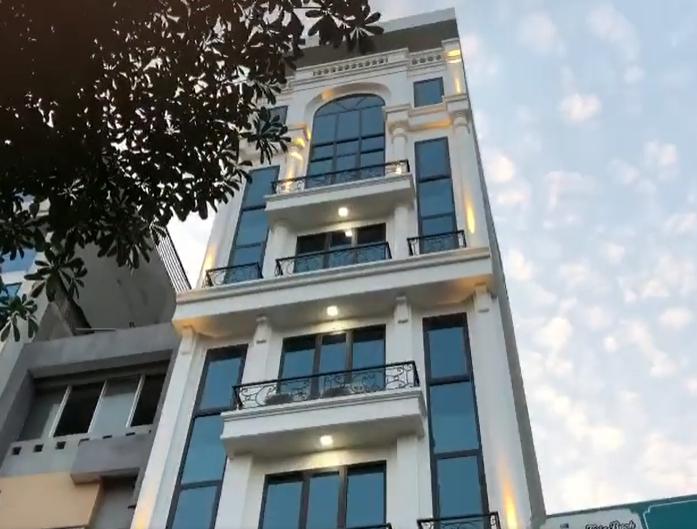 BÁN KHÁCH SAN 3* TRẦN DUY HƯNG, DT 150M2, GIÁ 48 TỶ