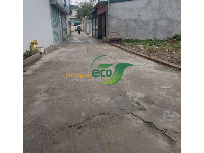 CẦU GIẤY _BÁN ĐẤT TẶNG NHÀ _ GẦN PHỐ_ Ô TÔ ĐỖ CỬA _ 83M HƠN 11 TỶ