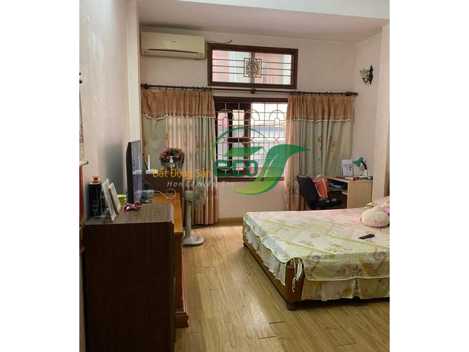 Bán nhà riêng tại Trần Quốc Hoàn, Cầu Giấy diện tích 50m2, số tầng 4, mặt tiền 4m, giá chào 9.9 tỷ