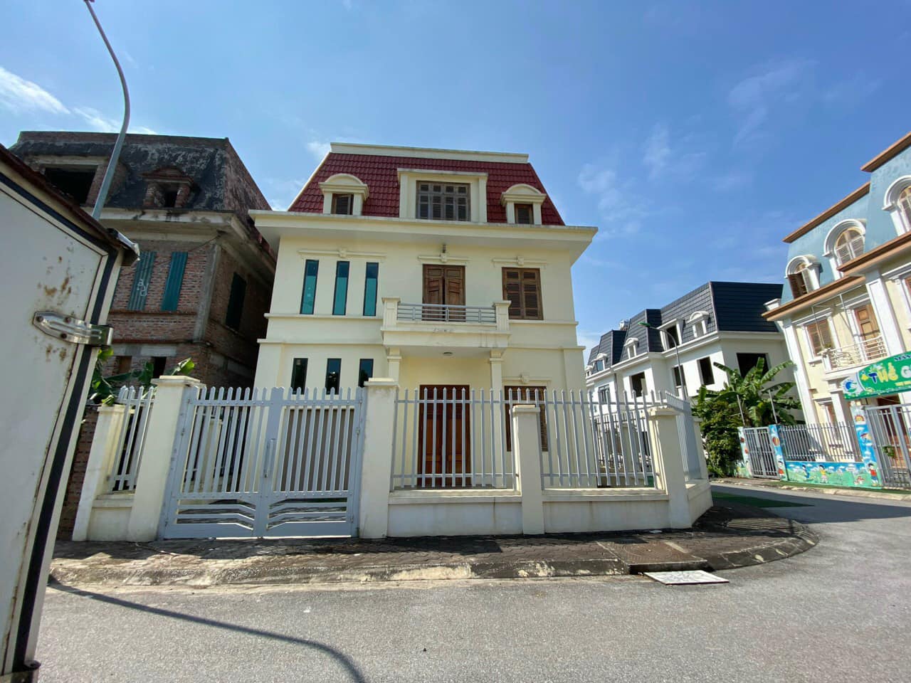 BÁN BIỆT THỰ ĐẠI MỖ, LÔ GÓC 4 MẶT, KINH DOANH, VIEW ĐẸP, DT 250M2, GIÁ 30 TỶ