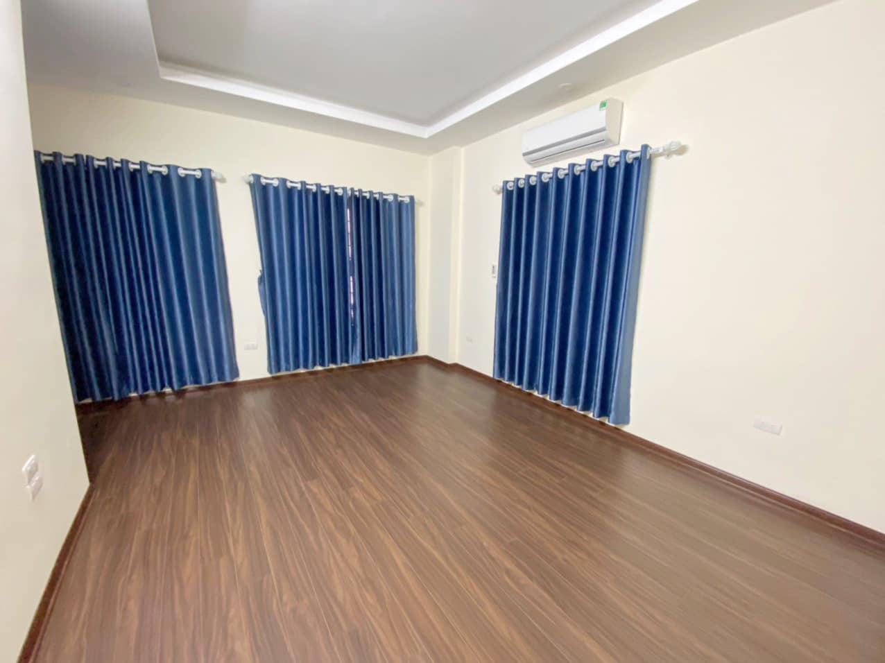 BÁN NHÀ YÊN HÒA LÔ GÓC 2 MẶT TIỀN, GẦN PHỐ, DT 40M2, GIÁ 5.2 TỶ