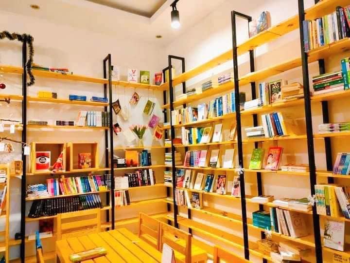 BÁN ĐẤT TẶNG NHÀ LẠC LONG QUÂN, VỊ TRÍ ĐẸP, GẦN PHỐ, DT 70M2, GIÁ 10.2 TỲ