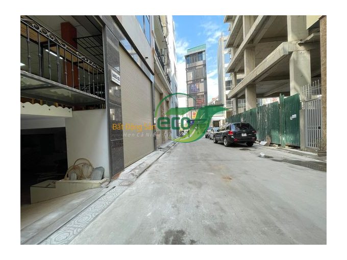 Bán nhà riêng tại Lạc Long Quân, Tây Hồ diện tích 74m2, số tầng 8, mặt tiền 7.6m, giá chào 26.5 tỷ