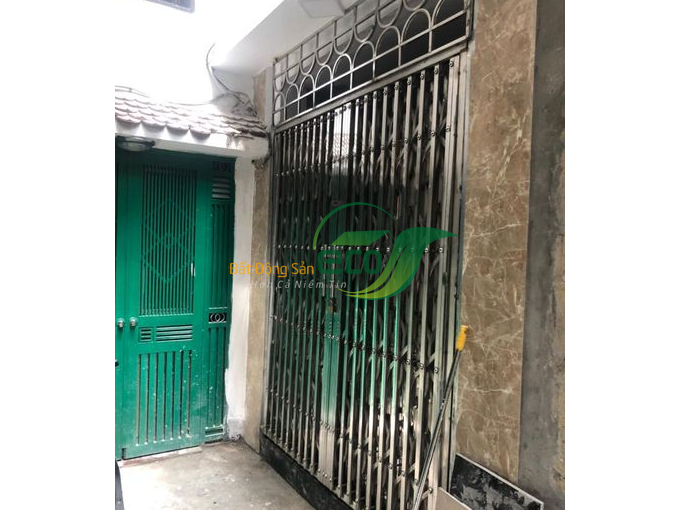 Bán nhà riêng tại Lạc Long Quân, Cầu Giấy diện tích 20m2, số tầng 4, mặt tiền 2.8m, giá chào 1.55 tỷ