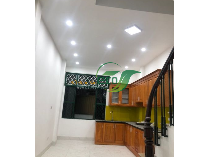 Bán nhà riêng tại Lạc Long Quân, Tây Hồ diện tích 33/36m2, số tầng 5, mặt tiền 3.5m, giá chào 4.95 tỷ