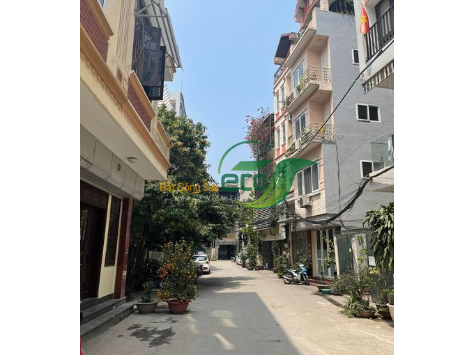 Bán nhà riêng tại Lạc Long Quân, Tây Hồ diện tích 46/50m2, số tầng 3, mặt tiền 4.3m, giá chào 5.8 tỷ